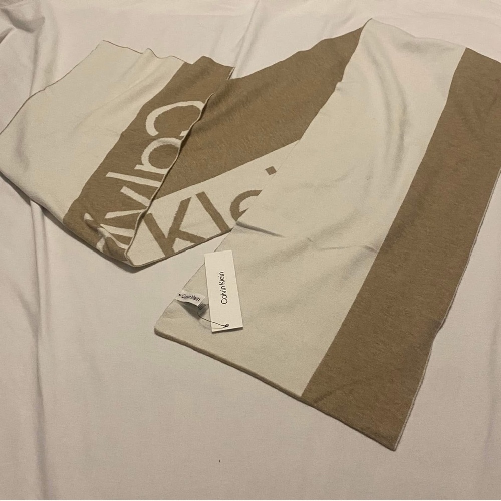 Never worn. Smoke and pet free home